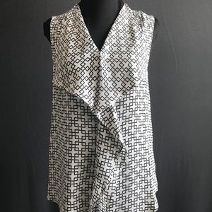 NWOT Dex ladies sleeveless blouse.
